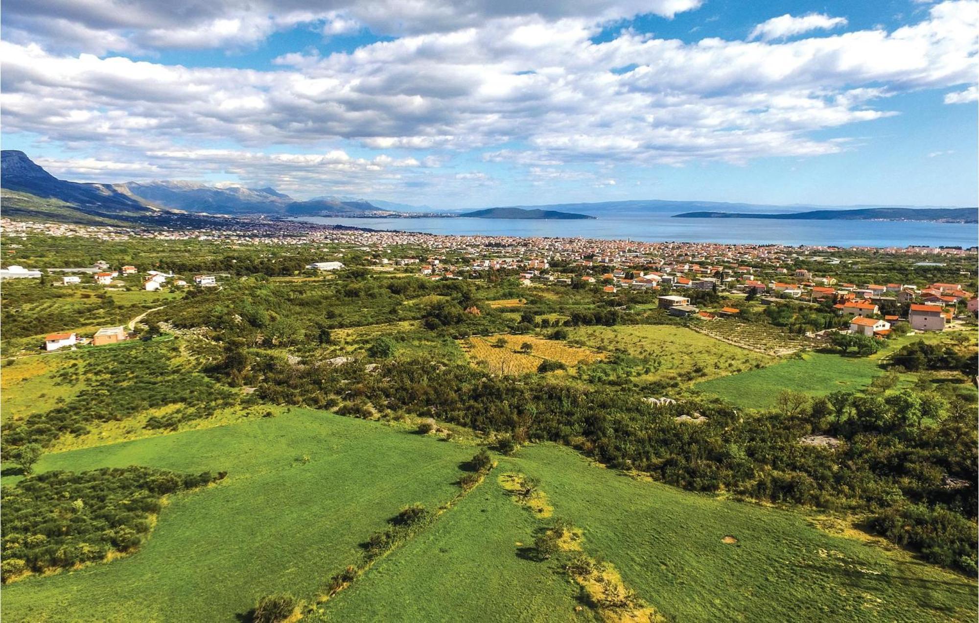 Gorgeous Home In Kastel Stafilic With Wifi エクステリア 写真