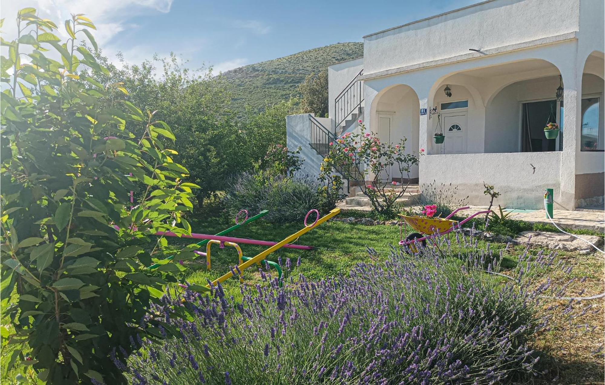 Gorgeous Home In Kastel Stafilic With Wifi エクステリア 写真