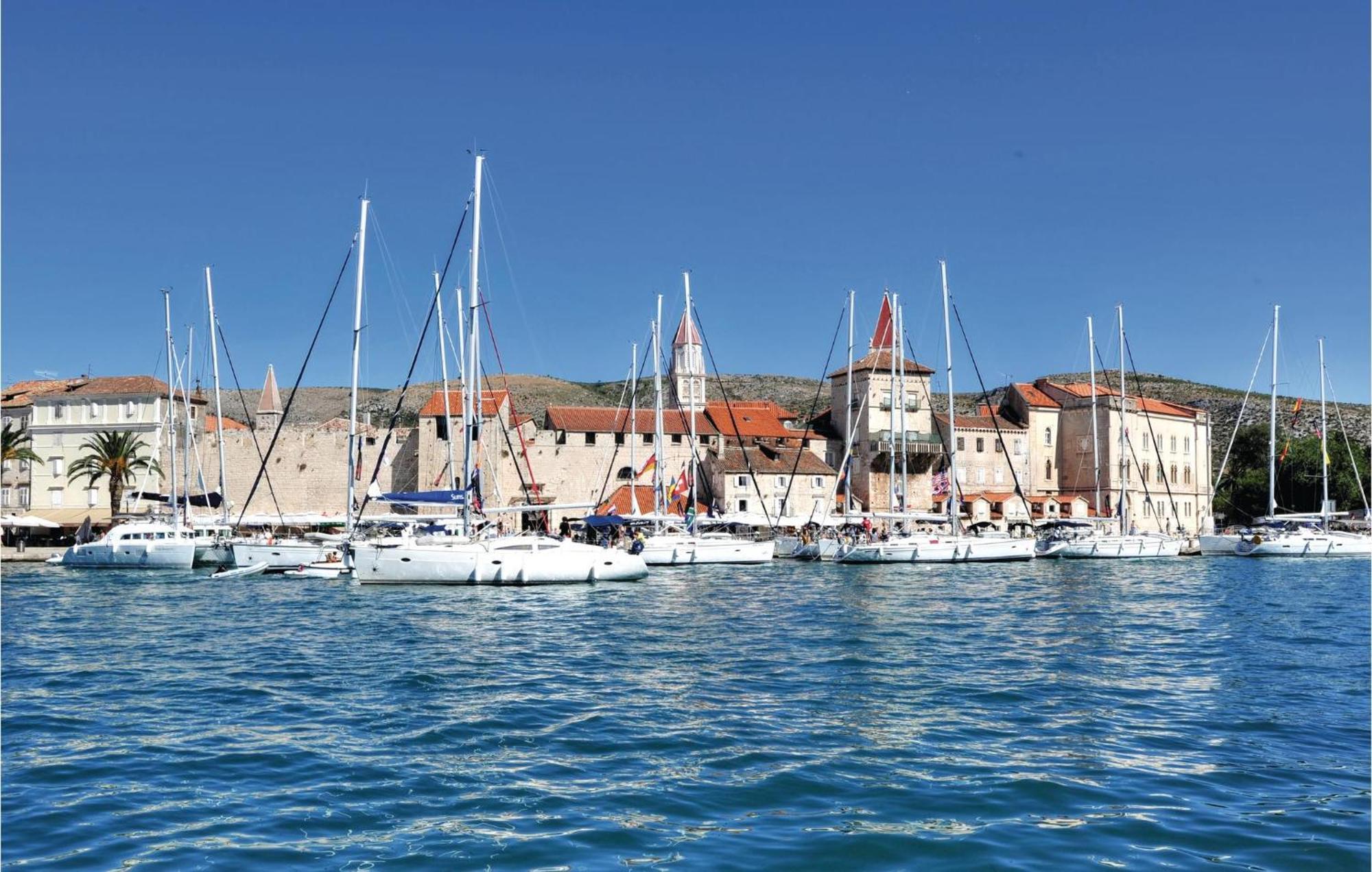 Gorgeous Home In Kastel Stafilic With Wifi エクステリア 写真